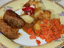 Fot. oasia, Roladki ze schabu z selerem i pieczarkami