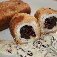 Roladki żurawinowo śliwkowe w  sosie kasiuli