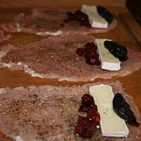 Roladki żurawinowo śliwkowe w  sosie kasiuli