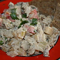 Sałatka z kurczaka i smażonych pieczarek kasiuli