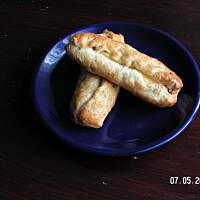 paszteciki drożdżowe z parówką