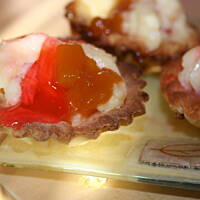 Babeczki z budyniem galaretką i owocami kasiuli