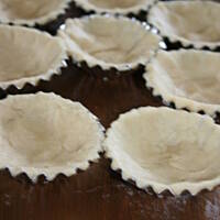 Babeczki z budyniem galaretką i owocami kasiuli