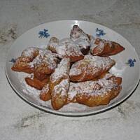 Faworki na cieście drożdżowym