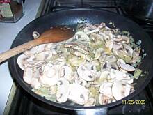 Fot. Bodek, Schabowy z pieczarkami i szparagami