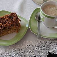 karmelowy orzechowiec