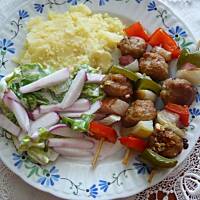 Szaszłyki z klopsikami