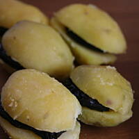 Ziemniaczane szaszłyki z boczkiem i śliwką kasiuli