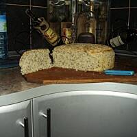 Chleb pszenny z ziarnami