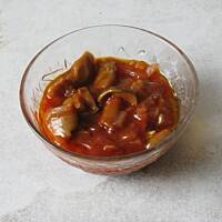 Grzybki w pomidorach