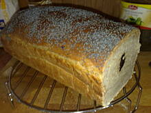 Fot. arabis, Chlebuś pszenny na zakwasie ze śliwkami