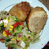 Orzeźwiająca sałatka z fetą i sałatą lodową