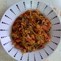 Bigos z młodej kapusty Gumci