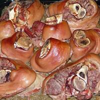 Golonko w piwie Gumci zapiekane z kiszoną kapustą