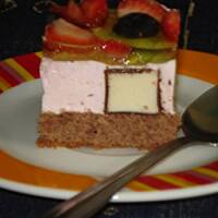 Pianka z ptasim mlekiem i owocami