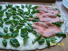 Fot. Gosia_523, Rolada z łososia i sera mozzarella na rucoli