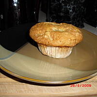 Muffinki z brzoskwiniami i wiórkami kokosowymi