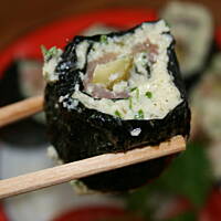 A la sushi z pastą serową i łososiem kasiuli