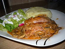 Fot. anusia_m, Klopsy w płaszczyku z szynki w sosie pieczarkowym