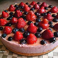 Tort truskawkowo - jagodowy