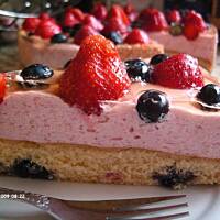 Tort truskawkowo - jagodowy