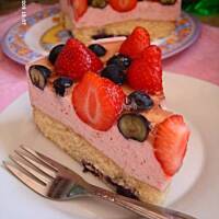 Tort truskawkowo - jagodowy