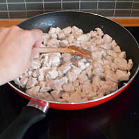 Piersi z kurczaka w sosie śmietanowo  cebulowym