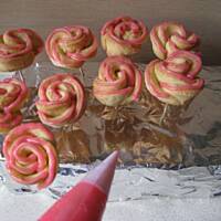 Bukiet różyczek z kruchego ciasta