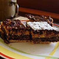 Pyszne ciasto z orzechami i powidłami