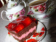 Fot. elka683, Kakaowy biszkopt z masą truskawkową