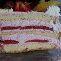 Tort podwójnie truskawkowy