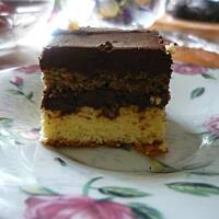 Czekoladowe ciasto z orzechową wkładką