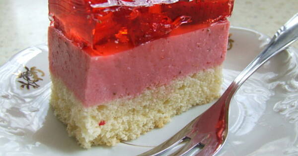 Strawberry cake - przepis - bing_translator - wielkiezarcie.com
