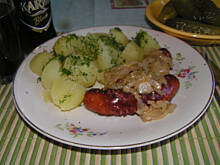 Fot. monisia_ze_szczecina, kiełbaska z duszoną cebulką na szybki i tani obiad