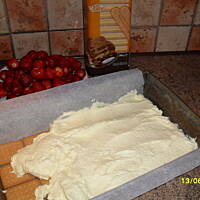 Ciacho z truskawkami bez pieczenia