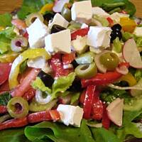 Sałatka z oliwkami i serem feta wg mamy Różyczki