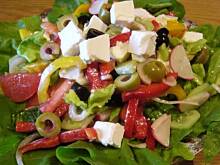 Fot. niebieska-różyczka, Sałatka z oliwkami i serem feta wg mamy Różyczki