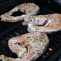 Ryba z Grilla w sosie Maslano Czosnkowym