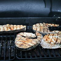 Ryba z Grilla w sosie Maslano Czosnkowym