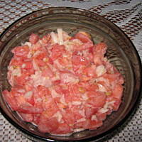 Kielbaski jak z grilla z salatka