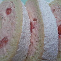 Rolada biszkoptowa truskawkowo-smietankowa