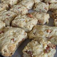 Kwadraty z parówkami i serem