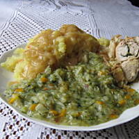 Devolay z sosikiem i mloda kapustka