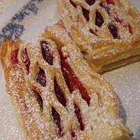 Ciastka francuskie z truskawkami