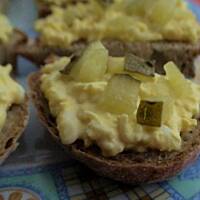 pasta jajeczna z małosolnym