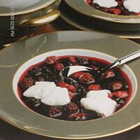 Chłodnik z kluseczkami śniegowymi