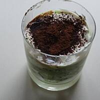 Orzeźwiający deser kiwi-śmietanka