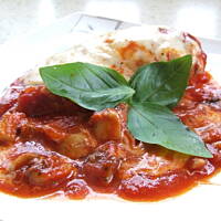 Piersi z kurczaka w pomidorowym sosie