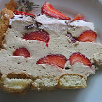 Tort cappuccino z truskawkami i mascarpone