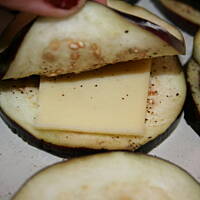 Kotleciki z bakłażana z serem i salami kasiuli